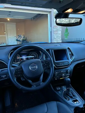 Jeep Cherokee dashboard, steering wheel and centre screen after a detail